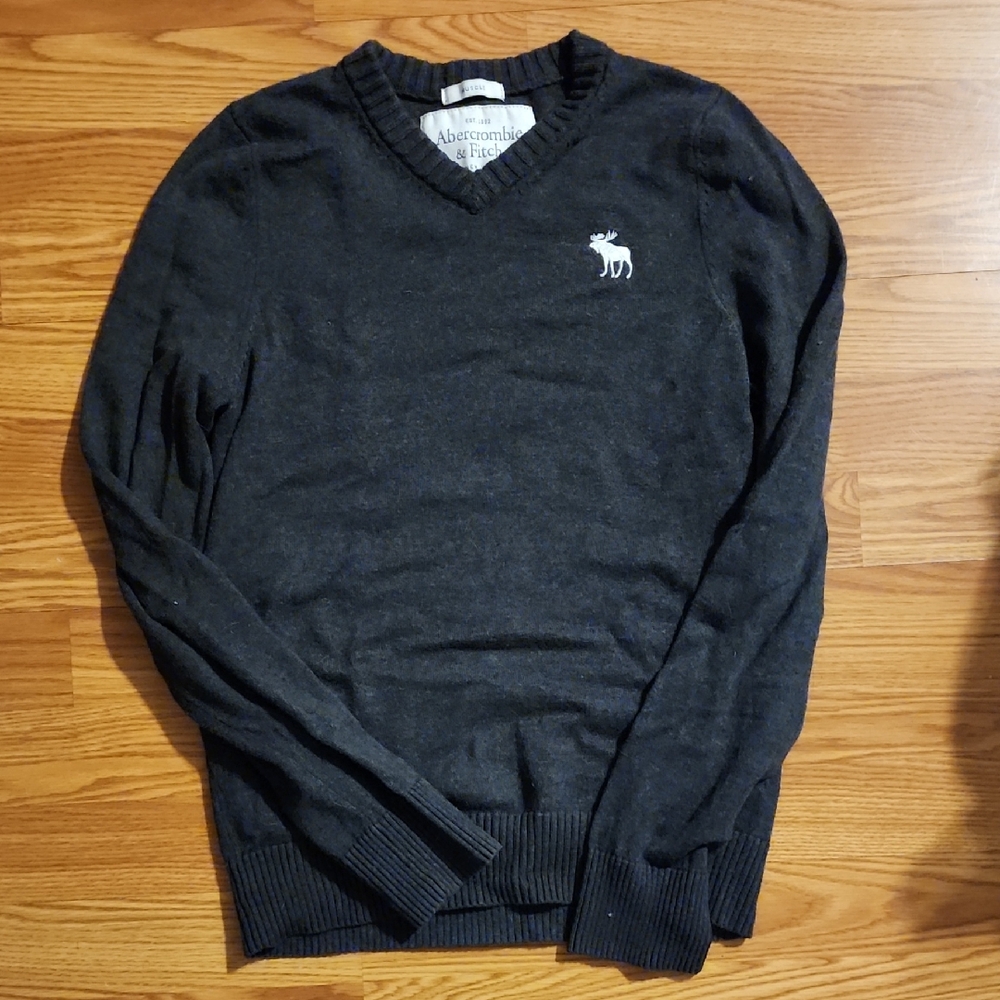 Abercrombie & Fitch Men's Charcoal V-Neck Sweater